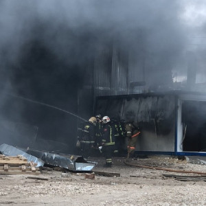 В Коврове спасатели предотвратили взрыв газовых баллонов на металлобазе