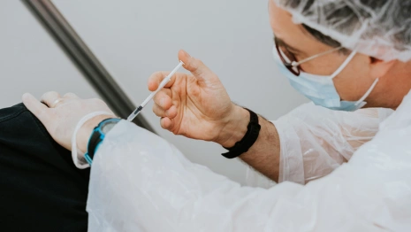 Во Владимирской области фельдшера осудили за продажу сертификатов от COVID-19