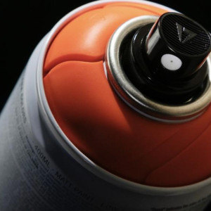 Во Владимире посетитель кафе брызнул в девушку из перцового баллончика