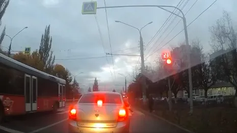 Во Владимире водителя автобуса оштрафовал за проезд на красный свет