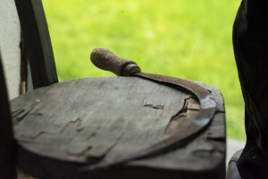 Жителя Коврова будут судить за истязание приятеля серпом