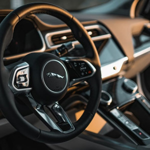 Пьяный житель Владимира напал на полицейского из-за находящегося в розыске Jaguar XF