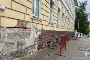 «Зима взяла и началась». Мэр Владимира высказался о неудачном ремонте в школе №1