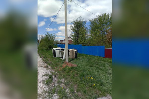 Под Владимиром легковушку при ДТП «намотало» на столб: появилось фото