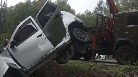 Во Владимирской области легковушка после ДТП улетела в столб: пострадали двое