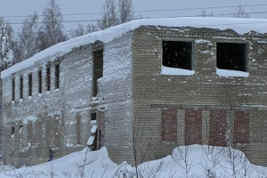 В Гусь-Хрустальном районе 13-летняя девочка пострадала при падении в люк на заброшке