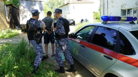 Житель Владимира устроил стрельбу из ружья в собственной квартире