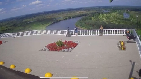В Вязниках парапланерист снес ограждение на смотровой площадке