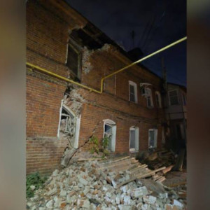 У исторического дома в центре Владимира рухнула стена