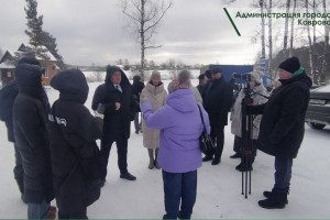 Мэр Коврова провел совещание на кладбище