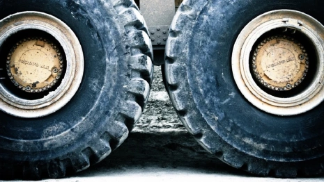 Во Владимирской области водитель самосвала избежал срока за гибель на рабочего на М-12 