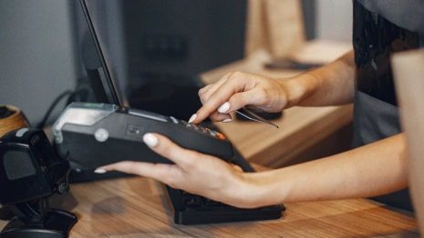 Кассир «Пятерочки» в Собинке 3 недели расплачивалась чужой картой