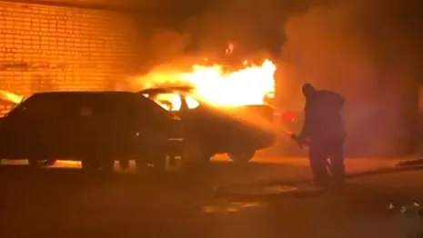 Полыхающие автомобили в Струнино сняли на видео