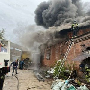 Во Владимире сгорел склад с бутилированной водой 
