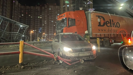 Во Владимире столкнулись легковушка и фура
