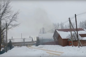 Одну из деревень во Владимирской области окутал дым от сжигаемых отходов