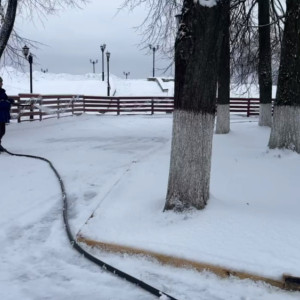 Власти Владимира показали заливку катка в парке имени Пушкина