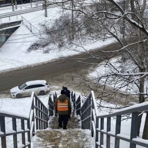 Во Владимире коммунальщики убрали снег с центральных улиц и лестниц