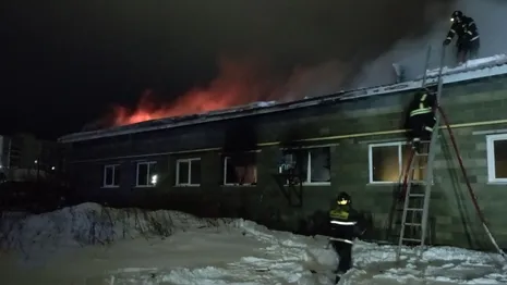 В Коврове 13 спасателей тушили мощный пожар на производстве