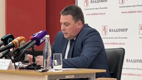 Мэр Владимира отругал коммунальщиков за плохую уборку снега