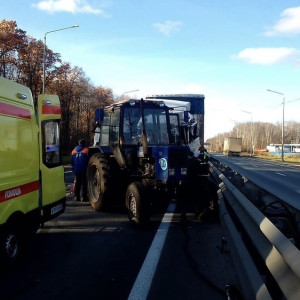 На трассе М-7 во Владимирской области фура влетела в трактор