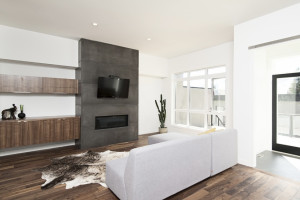 В Меленках сироту из детдома оставили без законного жилья