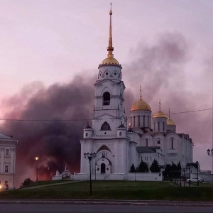 Во Владимире рядом с Успенским собором сгорел дом начала 20 века