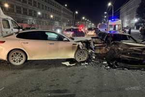 Во Владимире пьяный водитель иномарки влетел в 2 легковушки и автобус