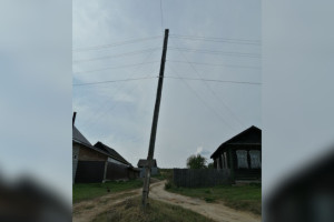 Прокуроры обеспокоились состоянием электрических столбов в деревне под Меленками