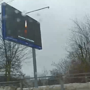 Во Владимире появились огромные баннеры в память о жертвах теракта в «Крокусе»