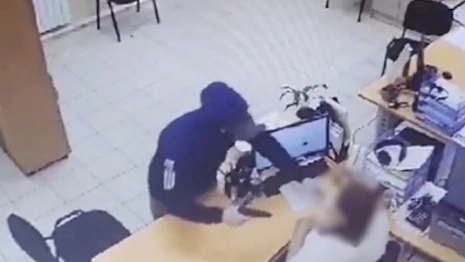 В Гусь-Хрустальном 24-летний парень с пистолетом ограбил офис микрозаймов