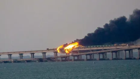Пожар на Крымском мосту начался из-за подрыва грузового автомобиля 