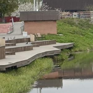 В Юрьев-Польском от подрядчика потребовали отремонтировать развалившуюся набережную