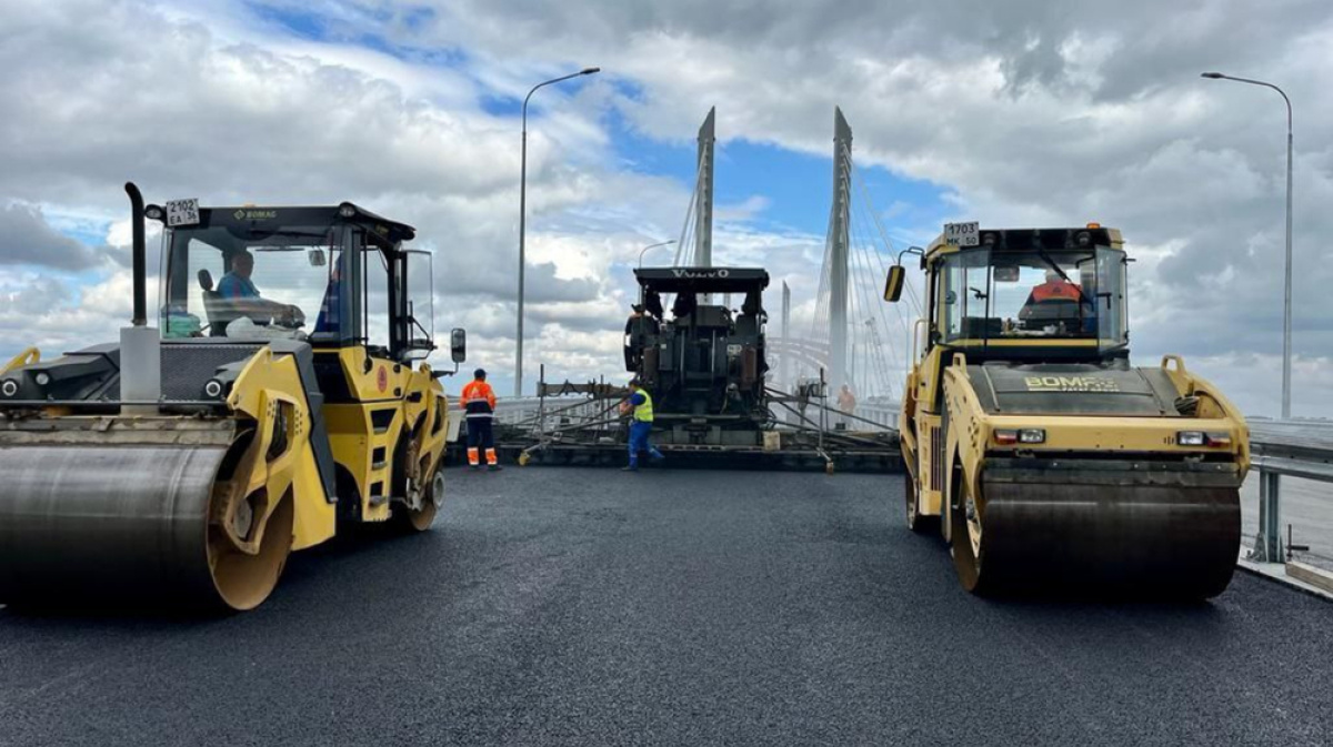 На мосту через Оку на трассе М-12 под Муромом уложили последние метры ...