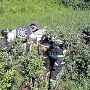 Во Владимирской области легковушка и фура улетели в кювет после ДТП