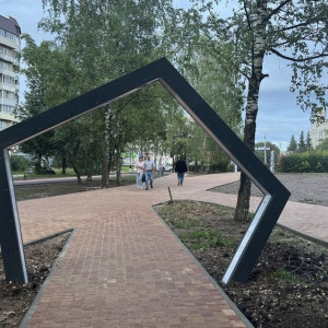 На бульваре Художника Иванова во Владимире высадят живую изгородь