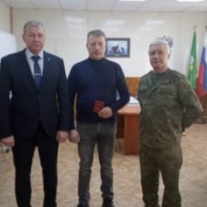 В Камешково отцу погибшего на СВО бойца передали Орден Мужества