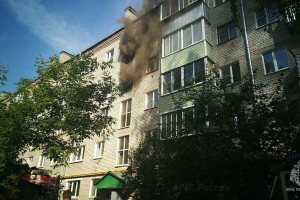 Мощный пожар в пятиэтажке Коврова спровоцировал холодильник 