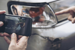 В Коврове 18-летний парень из мести разбил битой чужую машину