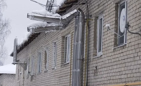 В Судогде дом остался без газа и света из-за схода снега с крыши