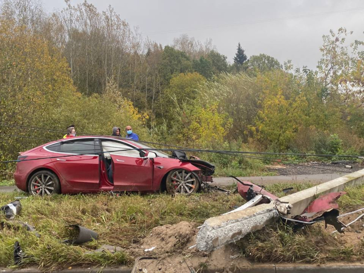 Момент ДТП с Tesla во Владимире попал на видео - День во Владимире