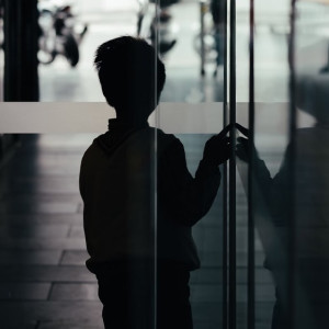 Во Владимире ночью нашли одиноко гуляющего 8-летнего мальчика