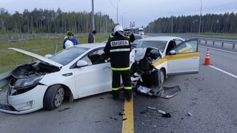 На М-12 в Судогодском районе столкнулись легковушка и машина такси
