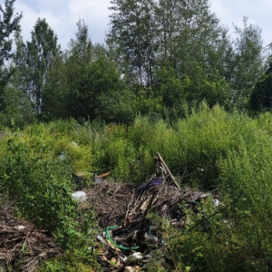 На Набережной в Лакинске нашли огромную стихийную свалку