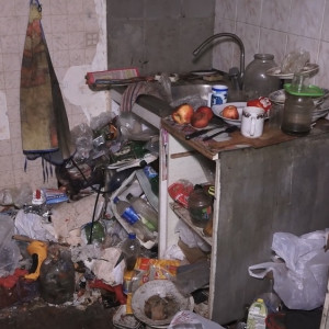 Житель Мурома превратил свою квартиру в помойку