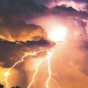 Жителей Владимирской области предупредили о грозе и урагане