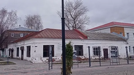 У гостиницы в центре Юрьев-Польского развалились ступеньки