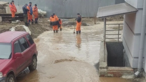 При строительстве дублера Октябрьского проспекта во Владимире рабочие повредили трубу