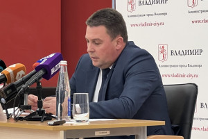 Мэр Владимира отругал коммунальщиков за плохую уборку снега