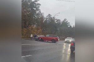 Во Владимире напротив Областной клинической больницы столкнулись два автомобиля